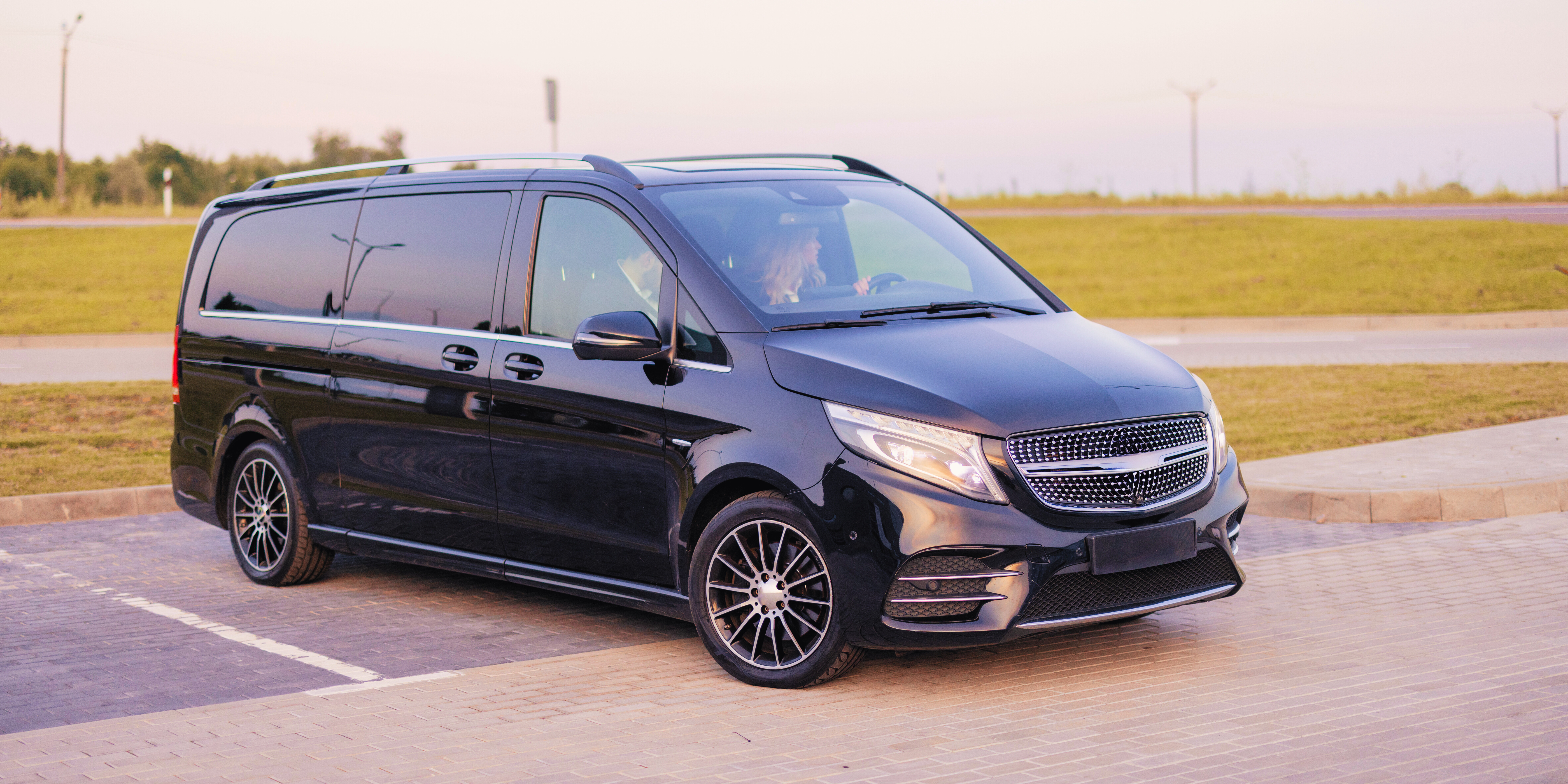 Why Minivans are the Perfect Choice for Small Group Travel from Houston to Galveston